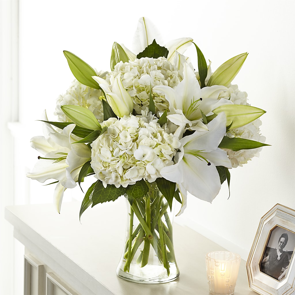 Compassionate Lily Bouquet – Hurst Florist, Callahan FL