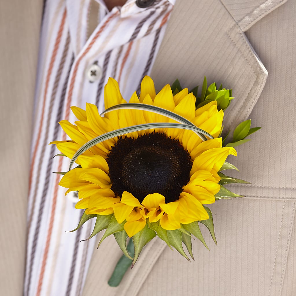 Free Spirit Boutonniere – Hurst Florist, Callahan FL