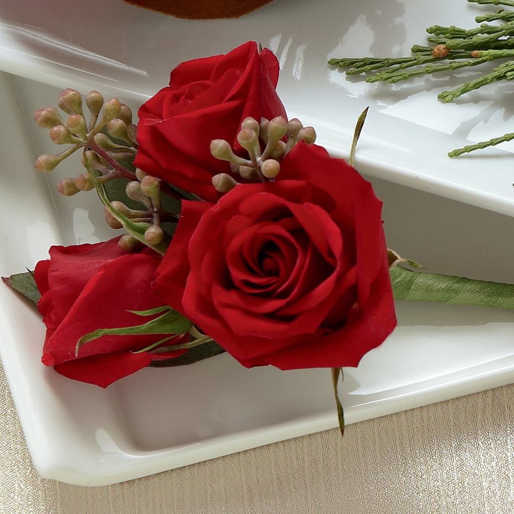 Red Spray Rose Boutonniere – Hurst Florist, Callahan FL