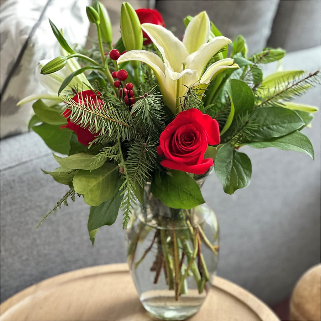 Sparkling Snowflakes Bouquet –  Hurst Florist, Callahan FL